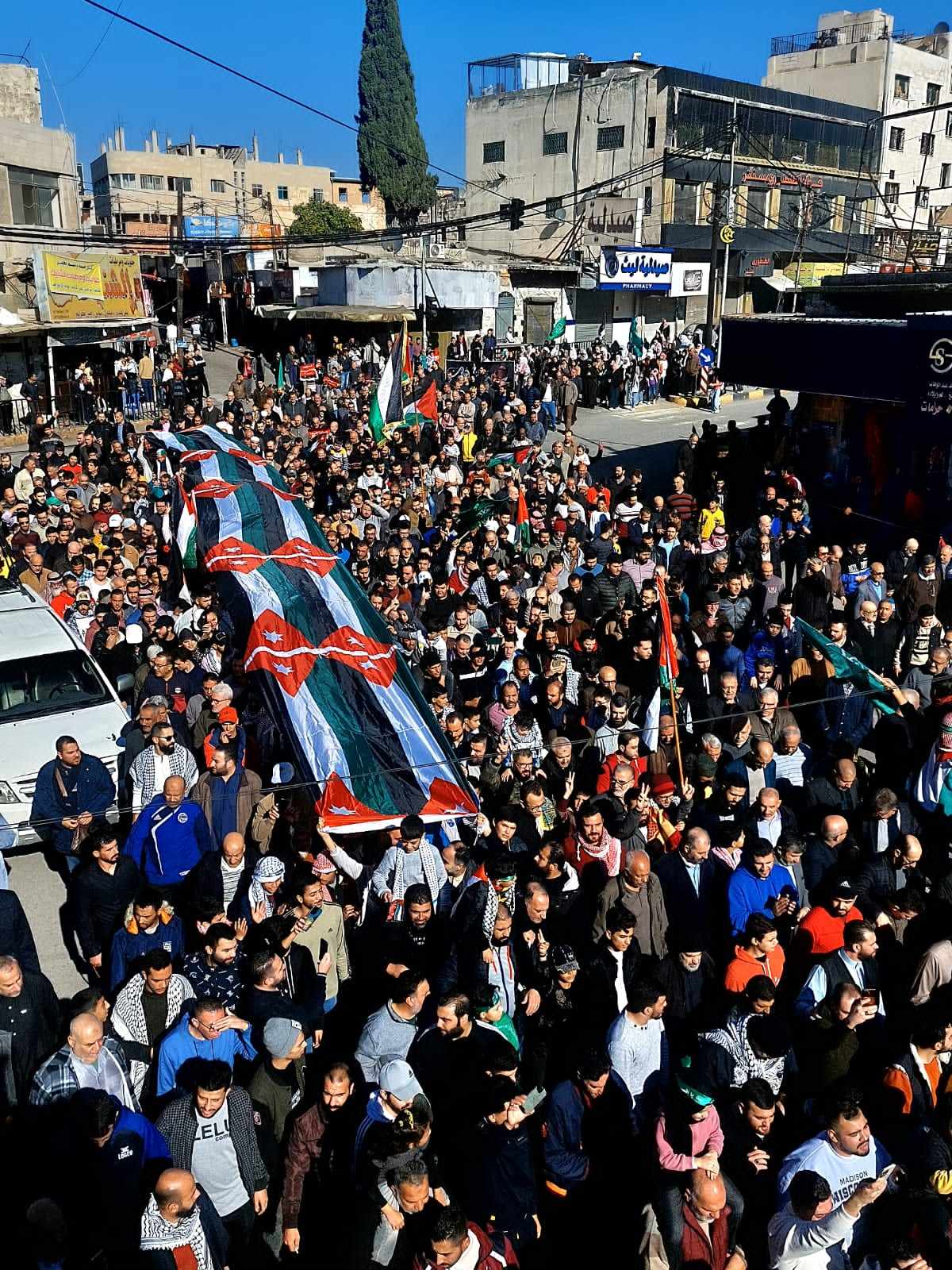 مسيرة حاشدة في اربد تندد بالمشاركة الامريكية في الحرب على غزة.. وتطالب بفتح معبر رفح