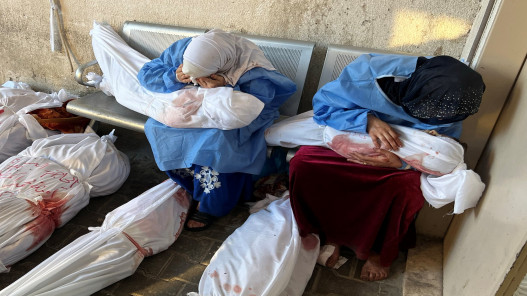 استهداف مساكن ومستشفيات والهلال الأحمر يؤكد انقطاع الاتصال بطواقمه بغزة