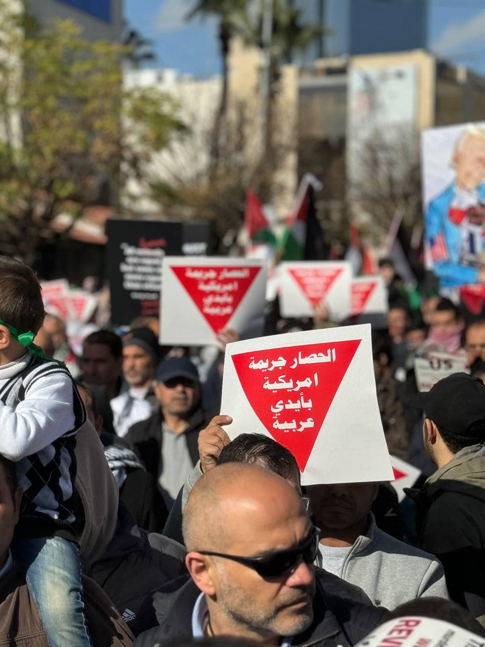 آلاف الاردنيين قرب السفارة الامريكية: يا غولاني يا جبان.. هذا الصوت من عمان - فيديو وصور