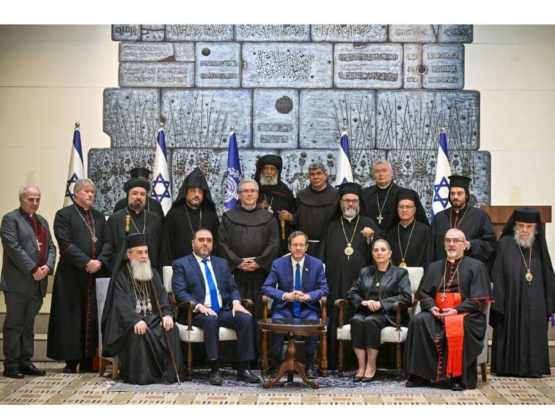 مسيحيون اردنيون يستنكرون لقاء زعماء كنائس القدس مع رئيس الكيان الصهيوني  اسماء