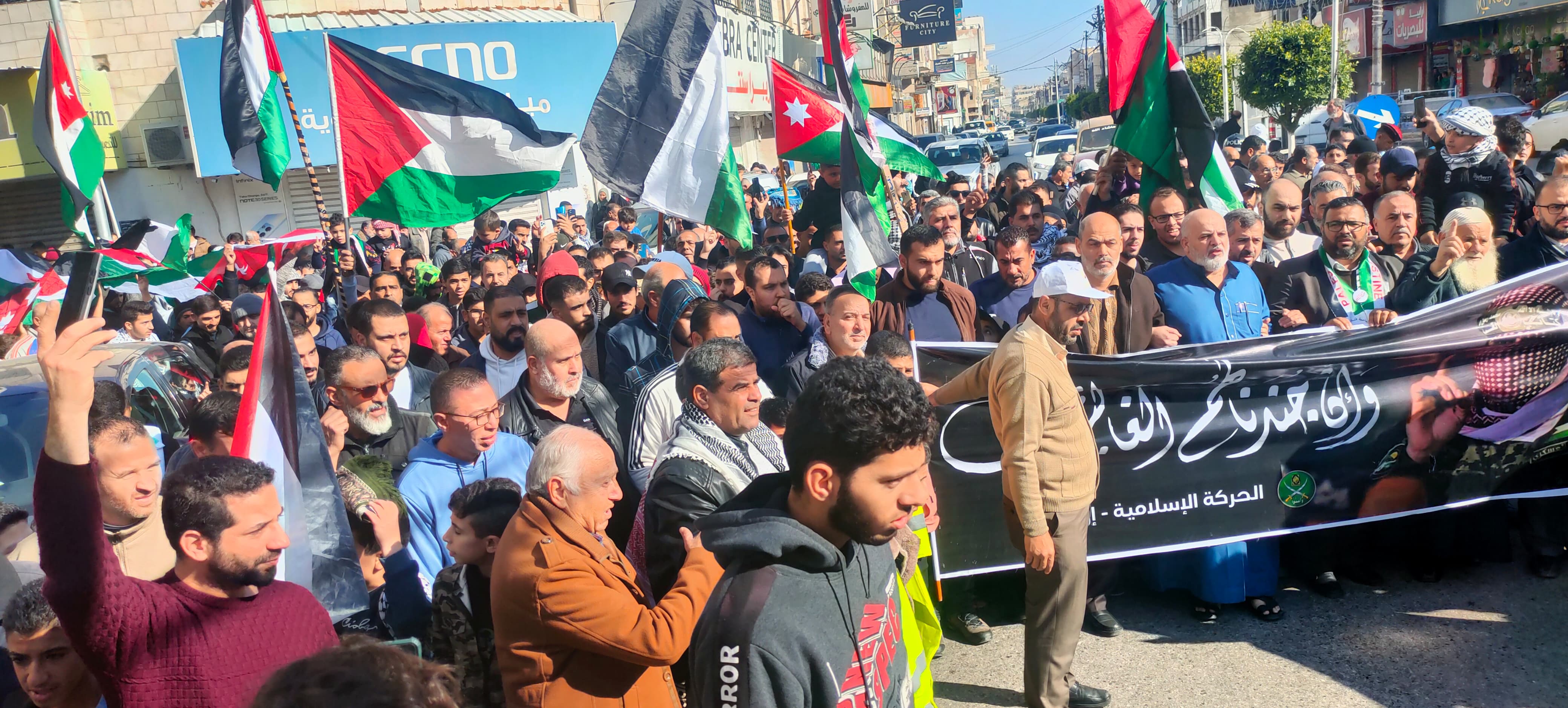 الآلاف في اربد يطالبون بوقف التطبيع ودعم المقاومة - صور