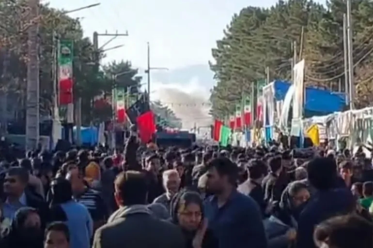 أكثر من 100 قتيل في انفجارين قرب قبر سليماني جنوبي إيران