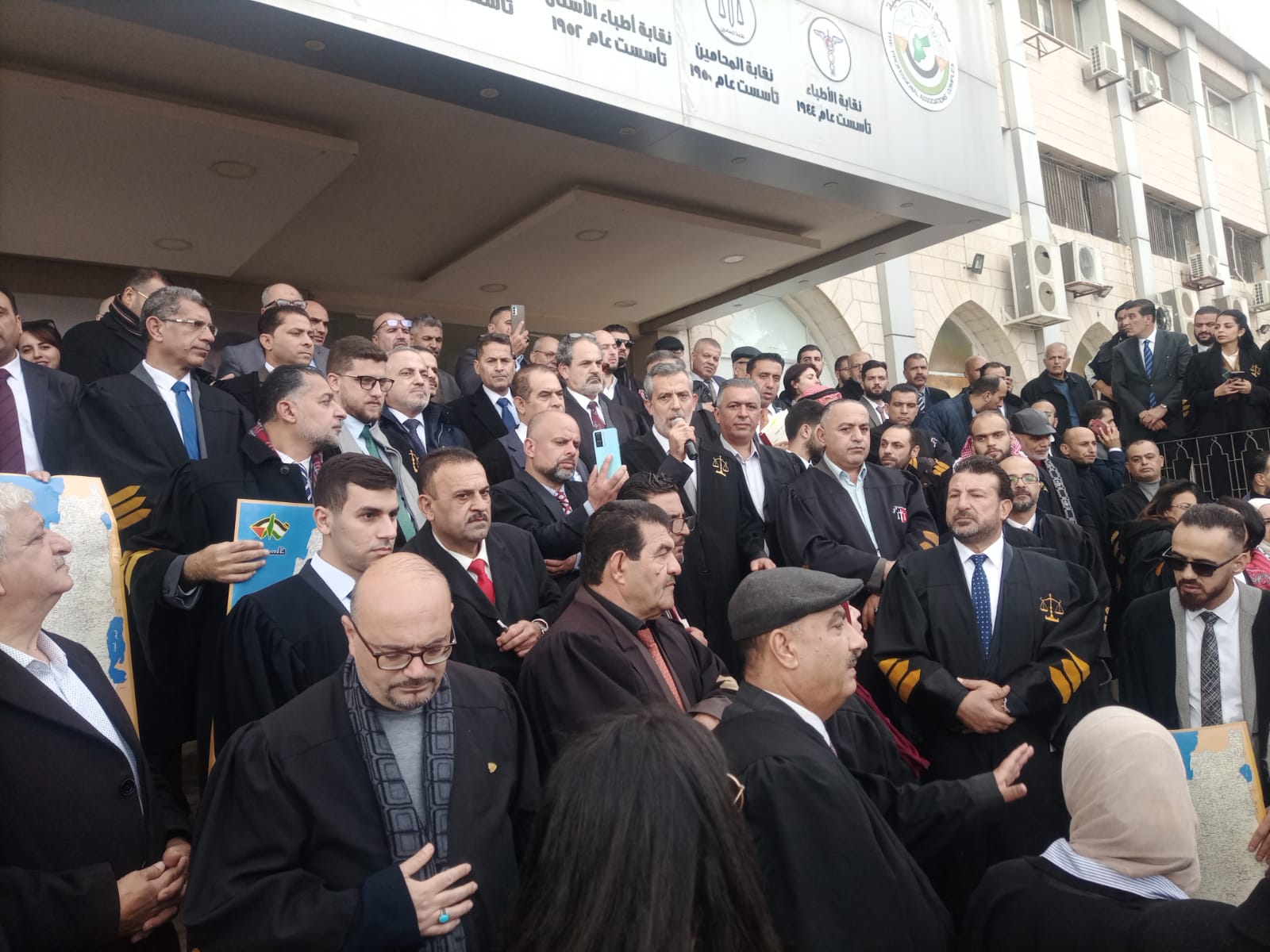 مسيرة للمحامين من قصر العدل إلى مجمع النقابات دعما لغزة
