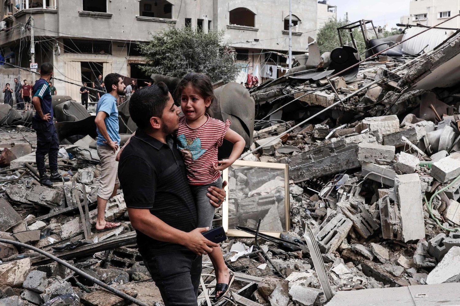 الحرب على غزة مباشر.. شهداء بقصف الاحتلال الإسرائيلي والضغوط تتزايد على نتنياهو