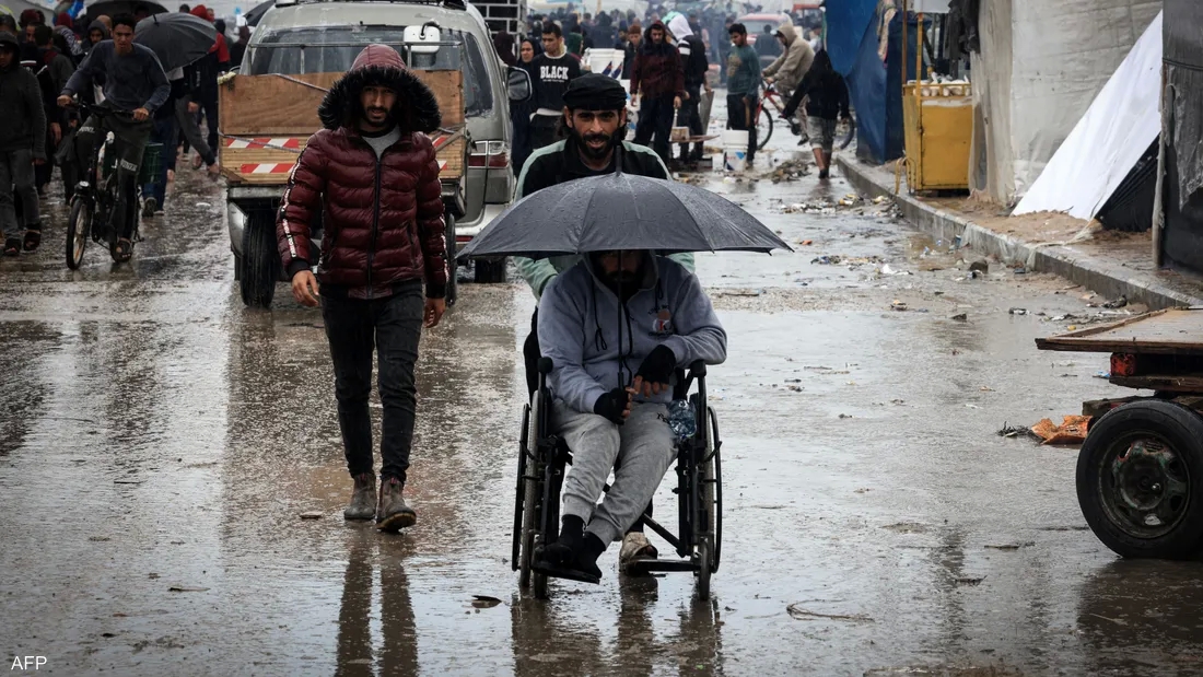 غزة تحت المطر.. المنخفض الجوي يؤزم الوضع المعيشي في القطاع