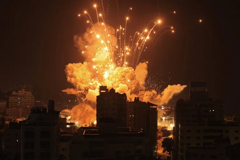 اشتباكات عنيفة وقصف متواصل بغزة والمحافظة الوسطى.. وارتقاء اكثر من (40) شهيدا