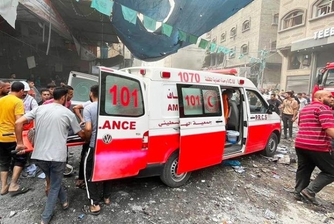 الهلال الأحمر: الاحتلال يستمر في استهداف مستشفى الأمل والخطر يهدد حياة من بداخله