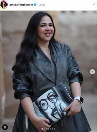 إيمي سمير غانم تخطف الأنظار بـ حقيبة تحمل صورة والدها