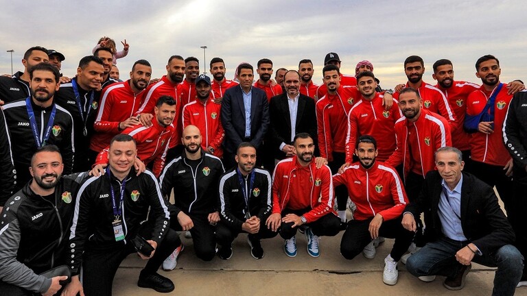 زلة لسان حكيمة للأمير علي بن الحسين تثير ضحكه مع مدرب منتخب الأردن (فيديو)