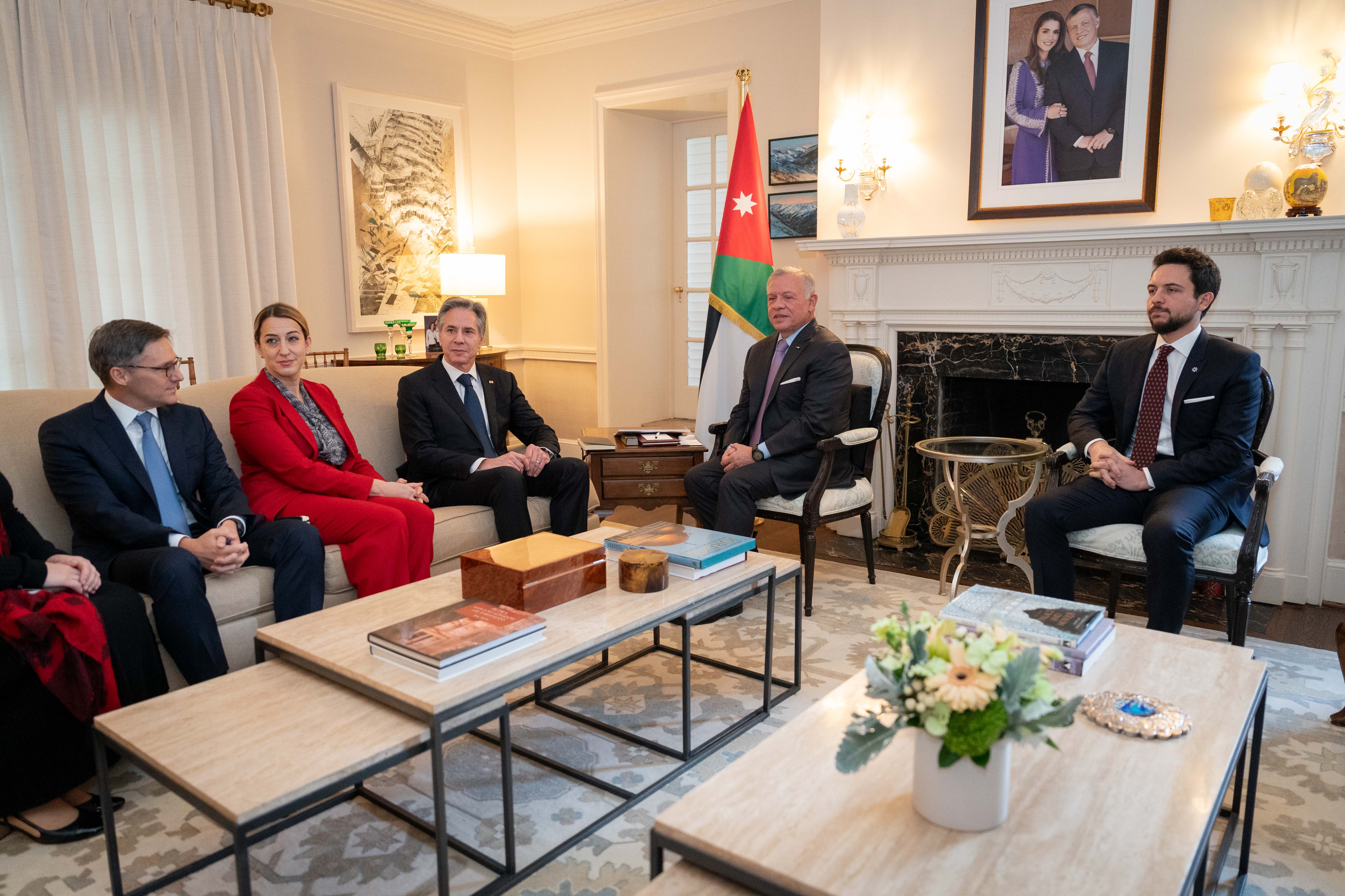 الملك يلتقي وزير الخارجية الأميركي ويؤكد ضرورة إنهاء الحرب على قطاع غزة
