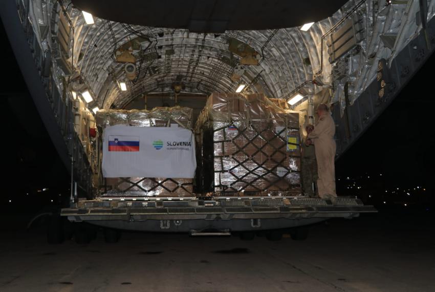 طائرة مساعدات طبية وإغاثية سلوفينية تحط في مطار ماركا العسكري