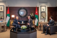 الملك يحذر خلال لقائه الرئيس عباس من استمرار الحرب على غزة بشهر رمضان