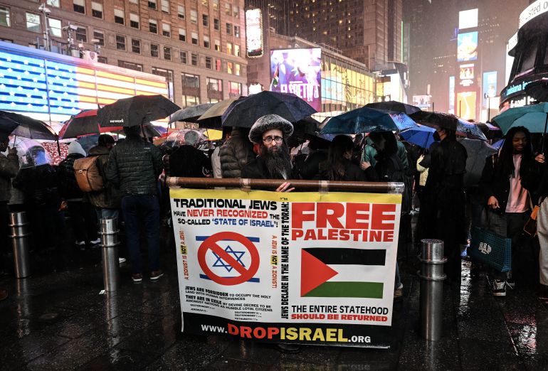 نشطاء يحيون في نيويورك ذكرى بوشنل الذي أحرق نفسه تضامنا مع غزة
