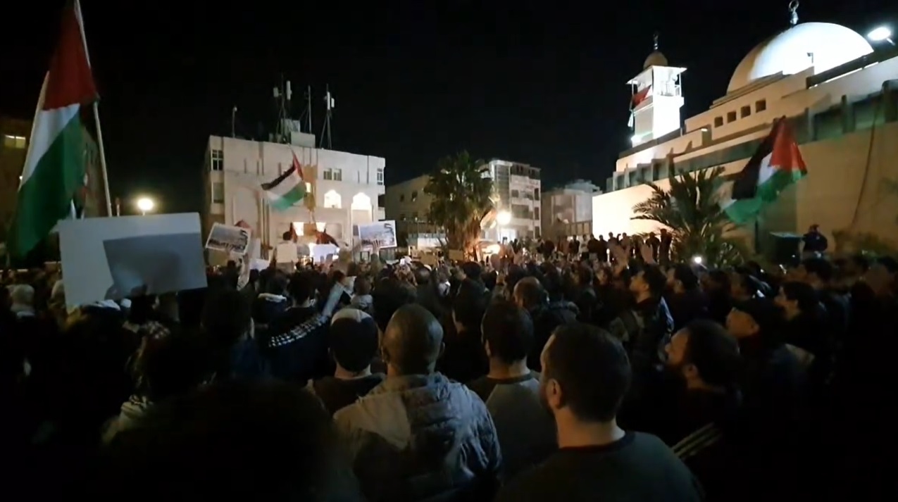 مئات الاردنيين يحتشدون قرب سفارة الاحتلال دعما للمقاومة وتنديدا بالابادة الجماعية في غزة - فيديو وصور