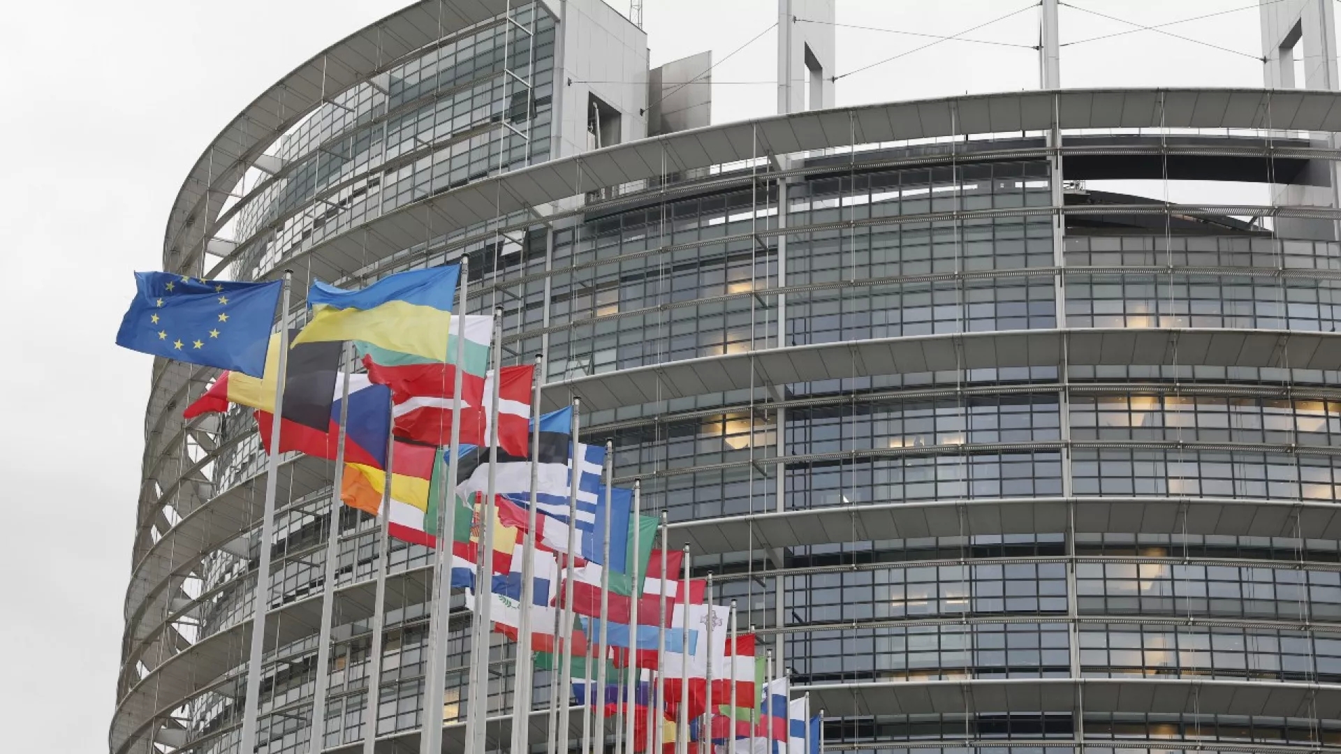 البرلمان الأوروبي يصوت لأجل حماية حرية وسائل الإعلام والحد من التجسس على الصحفيين