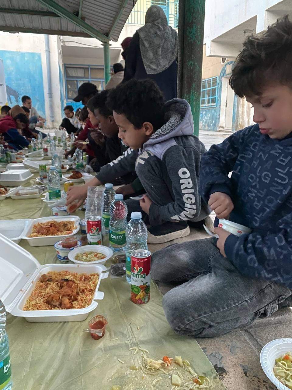 سوف والأونروا تنظم مبادرة افطار لأطفال الفلسطنيين