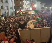 لليوم الرابع على التوالي.. اكثر من (10) آلاف اردني يحاصرون سفارة الاحتلال في عمان  فيديو