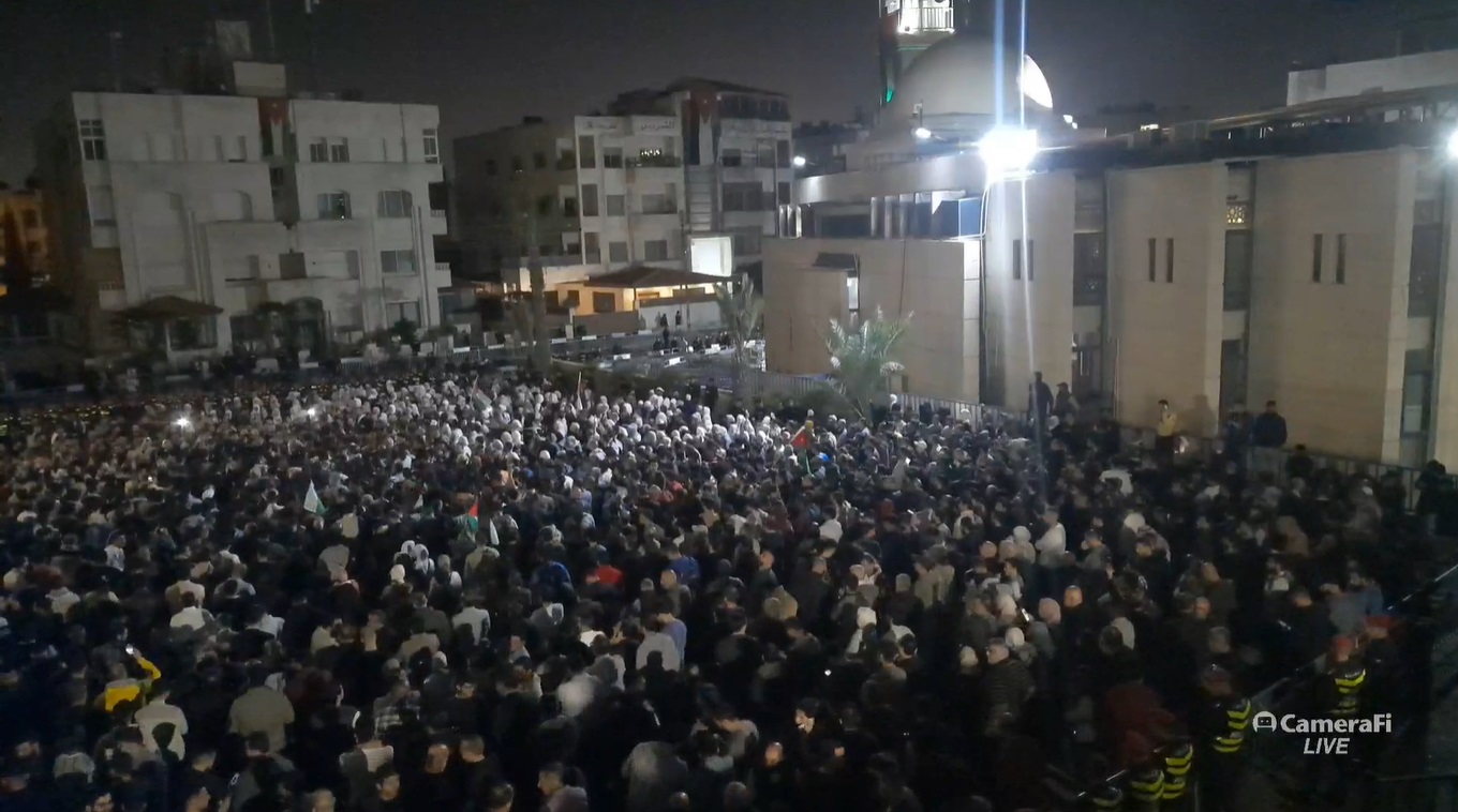 آلاف الاردنيين قرب سفارة الاحتلال: يا ابن الضفة يا مغوار.. ابن الأردن بناديك  فيديو