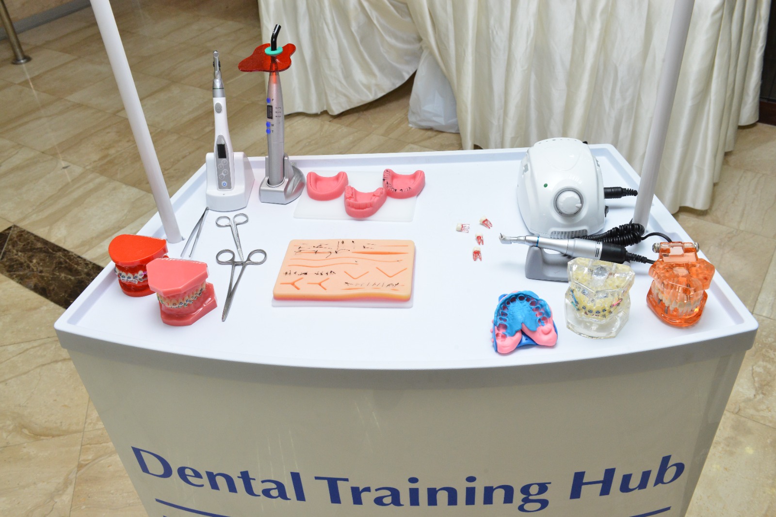 كلية طب الأسنان بجامعة البترا تعقد فعاليات اليوم المفتوح لطلبتها