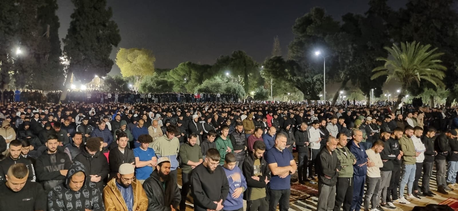 65 ألفا أدّوا فجر الجمعة الأخيرة من رمضان في المسجد الأقصى المبارك