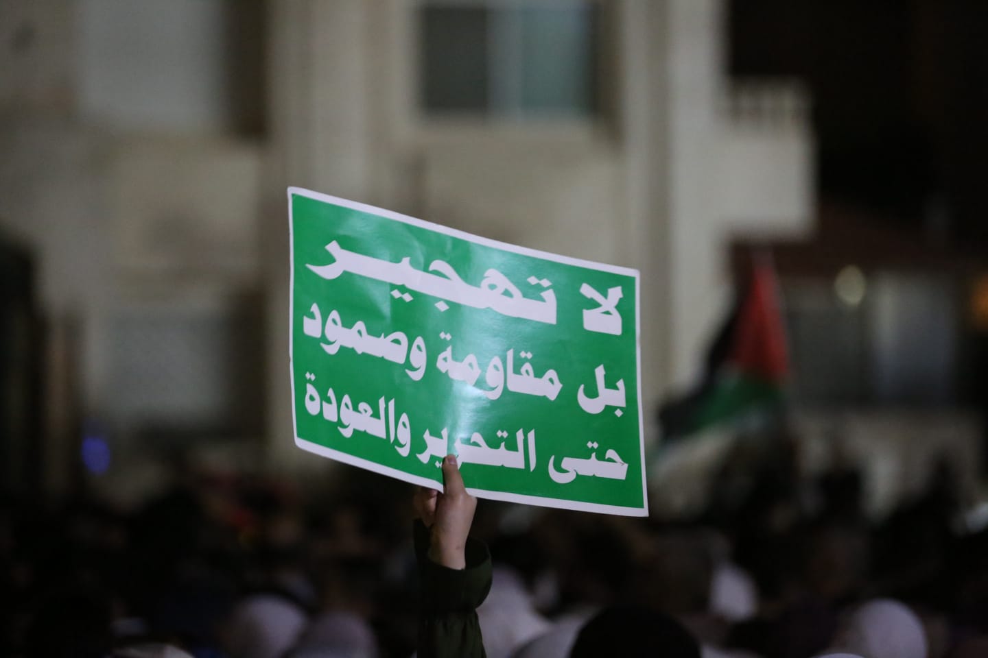 - آلاف الاردنيين يحاصرون سفارة الاحتلال في عمان: الشعب يريد.. اسقاط وادي عربة - فيديو