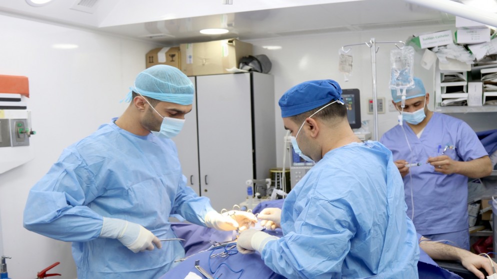 الطواقم الطبية في المستشفى الميداني الأردني نابلس2 تجري عملية جراحية نوعية