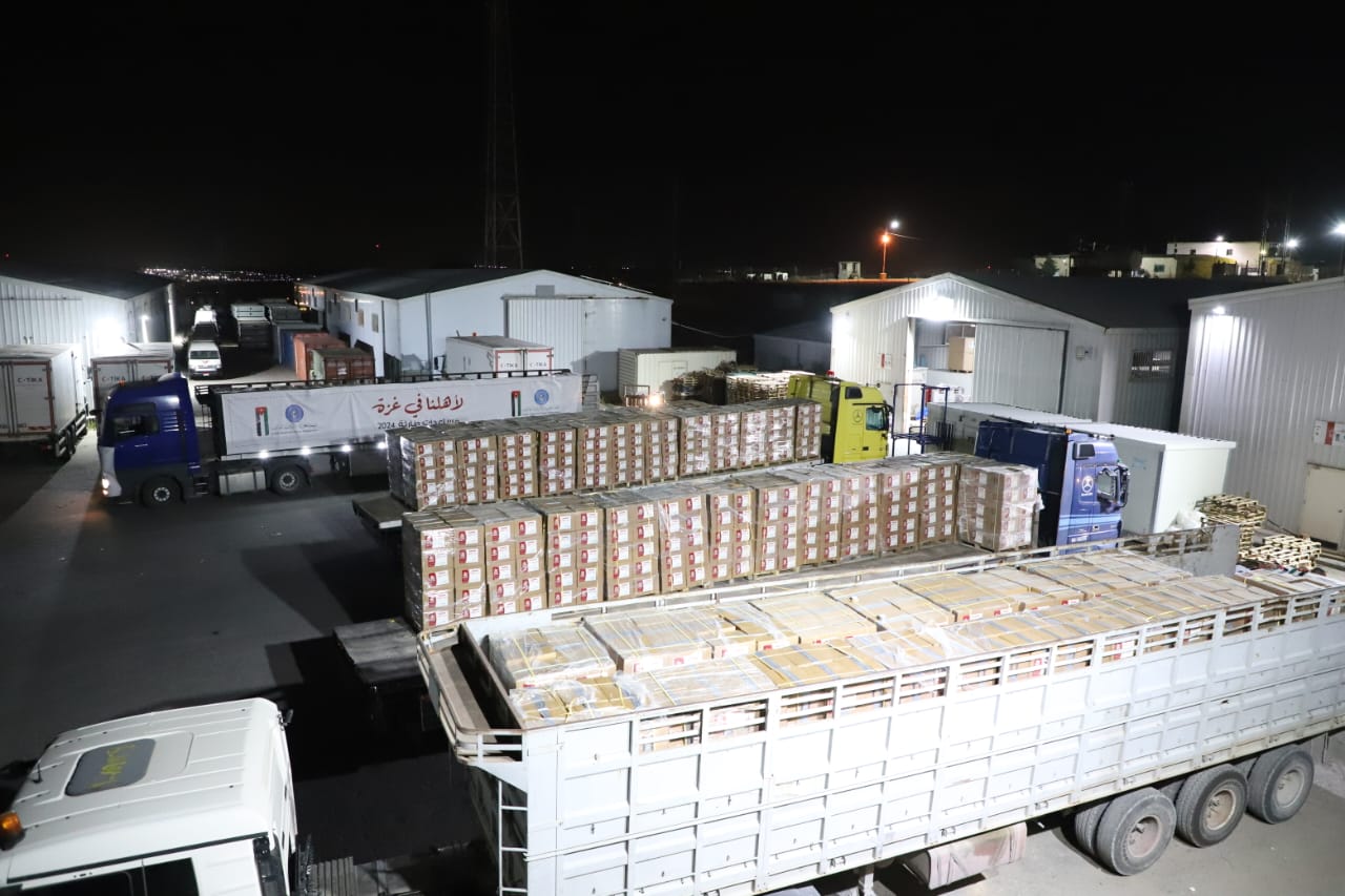 الأردن يُسير أكبر قافلة مساعدات برية للأهل بغزة تضم 105 شاحنات من المواد الغذائية