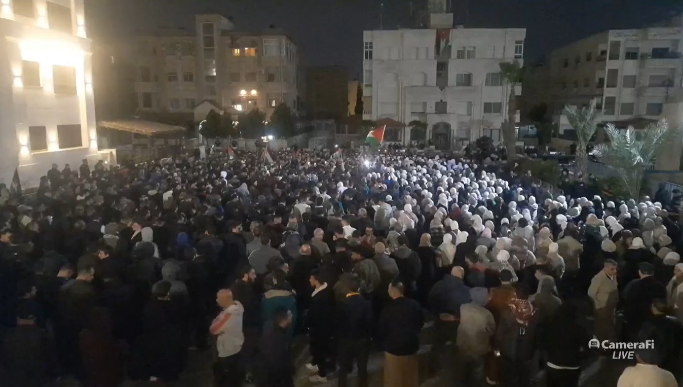 مئات الاردنيين قرب سفارة الاحتلال: ادعس ادعس يا سنوار.. على الخاين والسمسار  فيديو