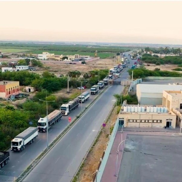 الهيئة الخيرية: قافلة الـ 100 شاحنة تصل غزة.. وملتزمون بضمان وصولها الى مستحقيها