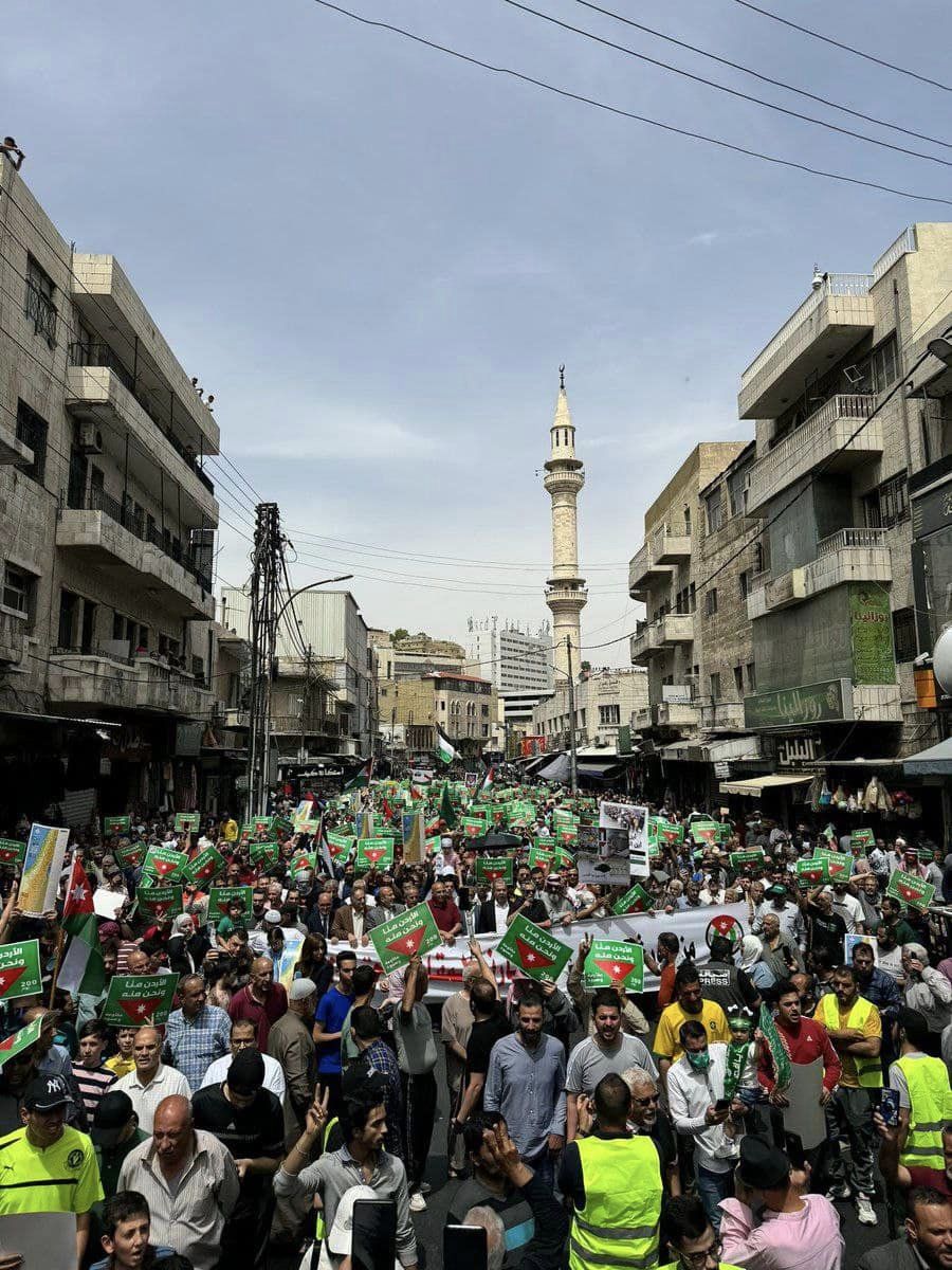 آلاف الاردنيين في وسط البلد: العدوّ يستهدف الاردن كما فلسطين - فيديو وصور