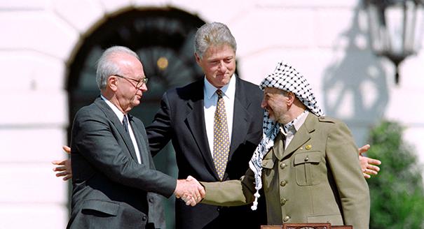 من الذي خان القضية الفلسطينية؟ حقائق من خفايا اتفاقية أوسلو..!