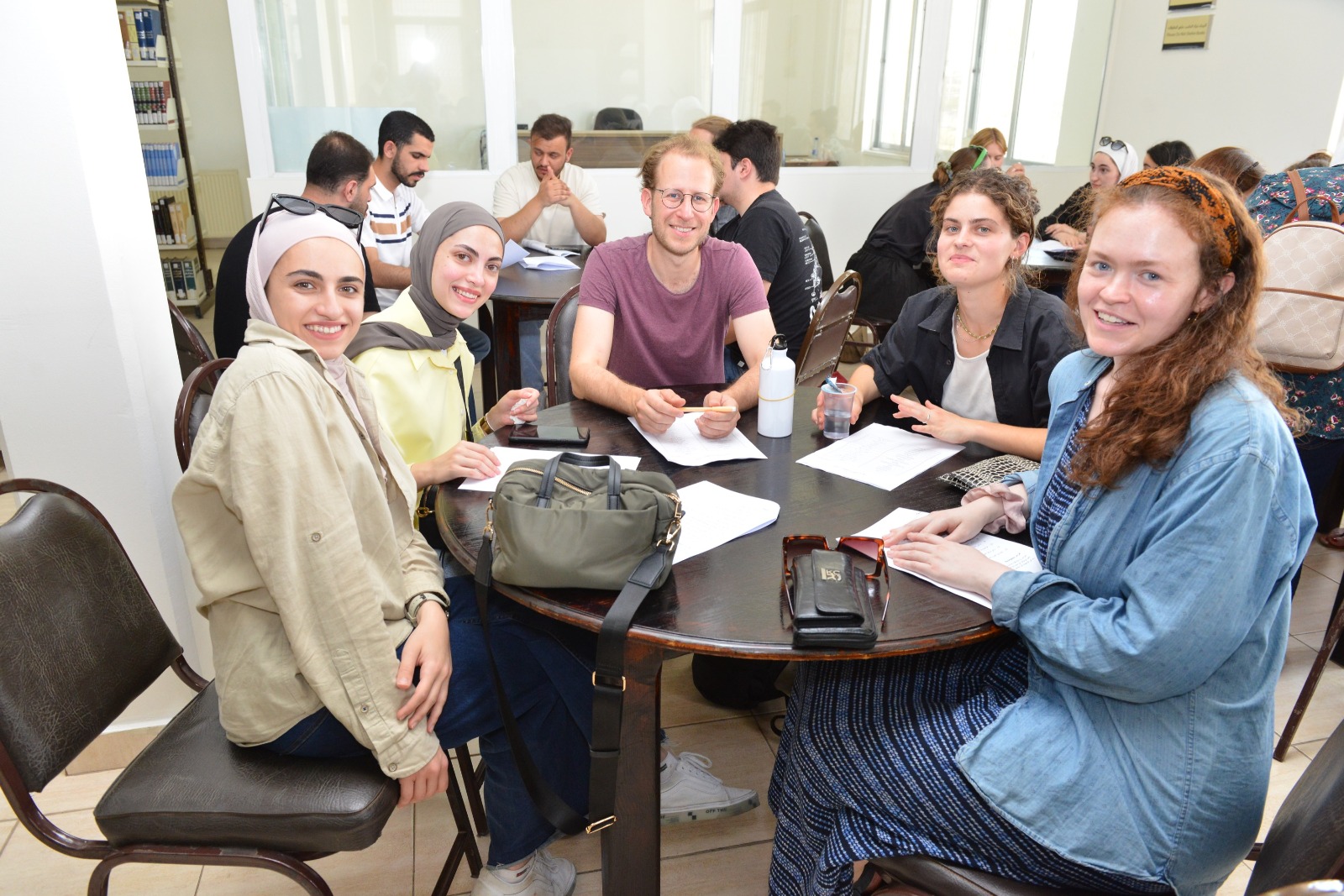 جامعة البترا تستقبل وفدًا طلابيًّا من أكاديمية (سجال)