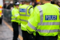 بريطانيا توقف شرطيا بسبب إظهار دعمه لحماس على واتساب