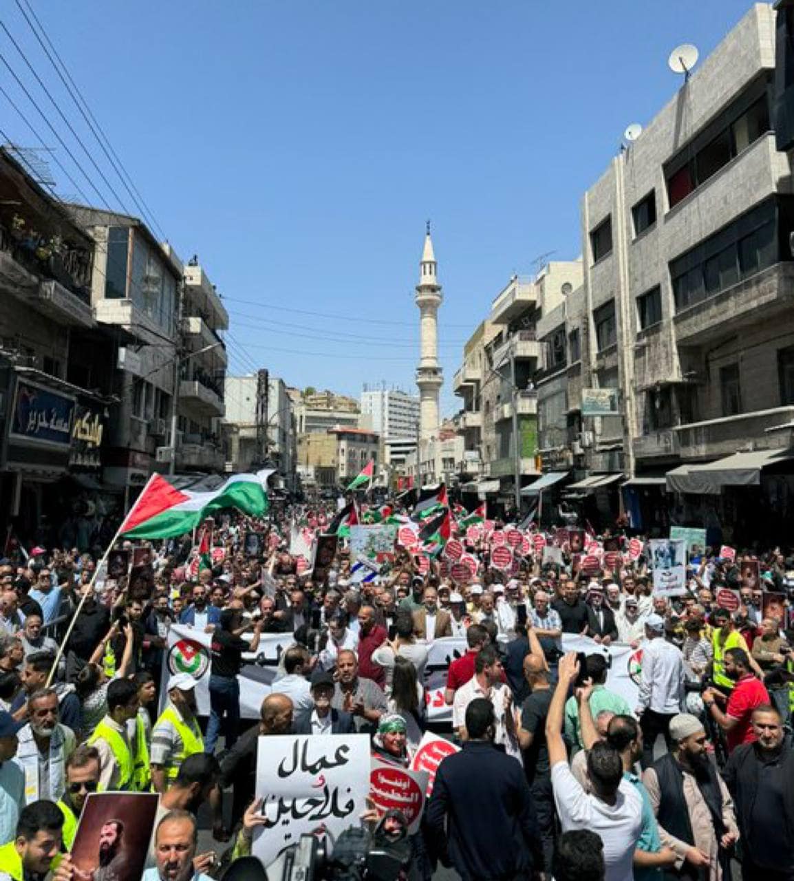 آلاف الاردنيين في وسط البلد دعما للحراك الطلابي.. ومطالبات باعادة احياء العلاقة مع حماس - فيديو