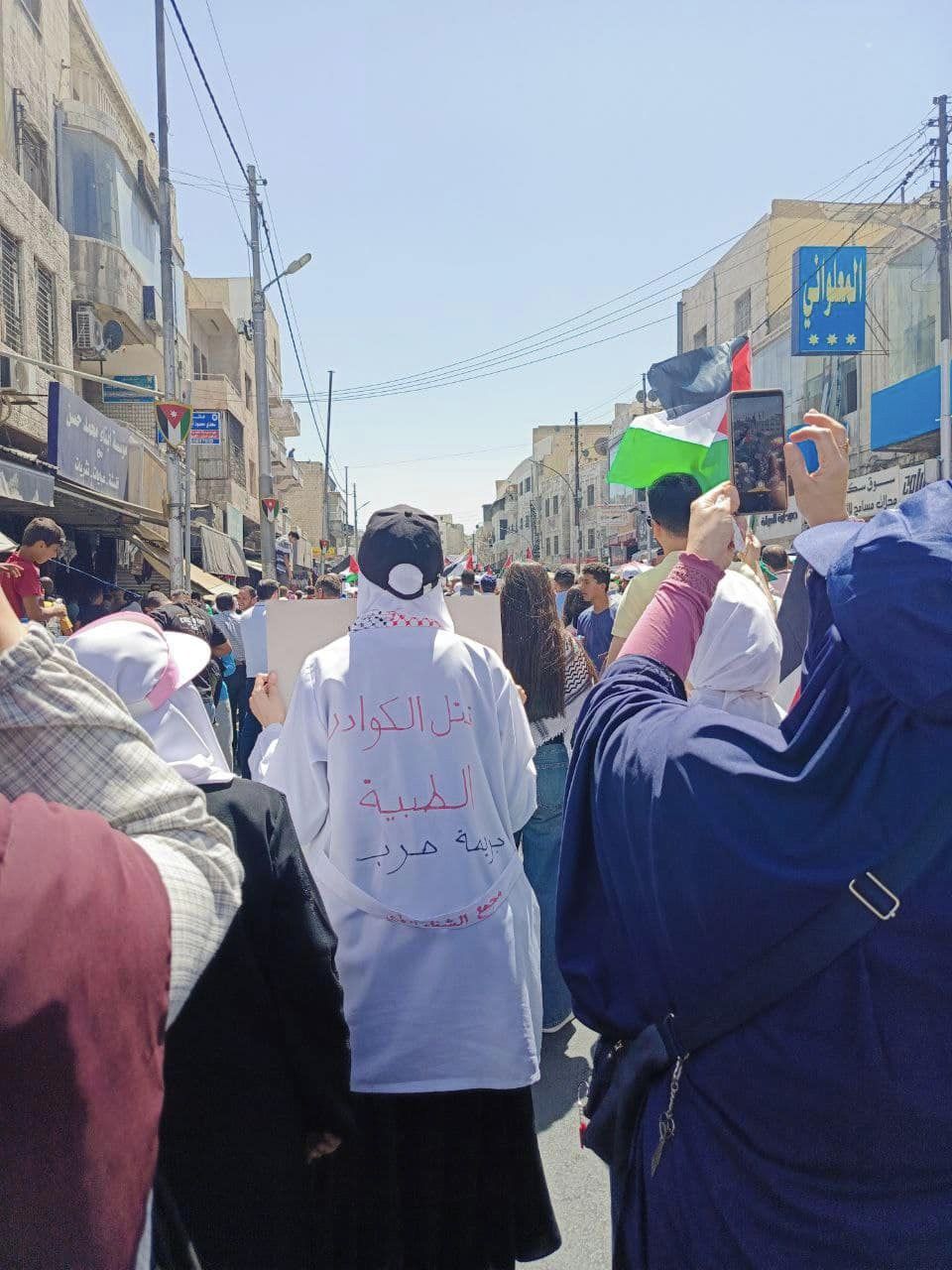 آلاف الاردنيين في وسط البلد دعما للحراك الطلابي.. ومطالبات باعادة احياء العلاقة مع حماس - فيديو