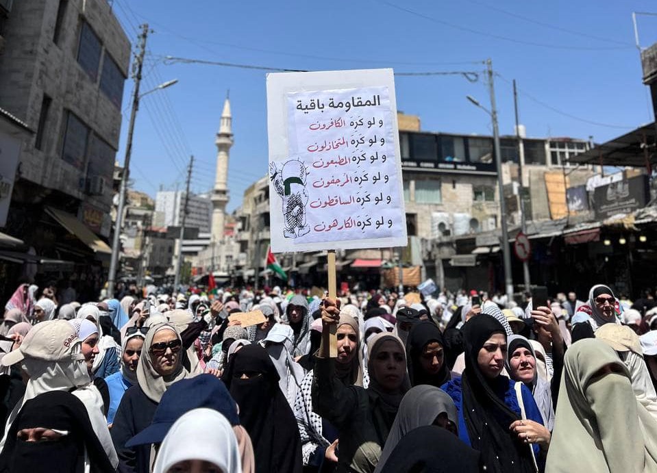 آلاف الاردنيين في وسط البلد دعما للحراك الطلابي.. ومطالبات باعادة احياء العلاقة مع حماس - فيديو