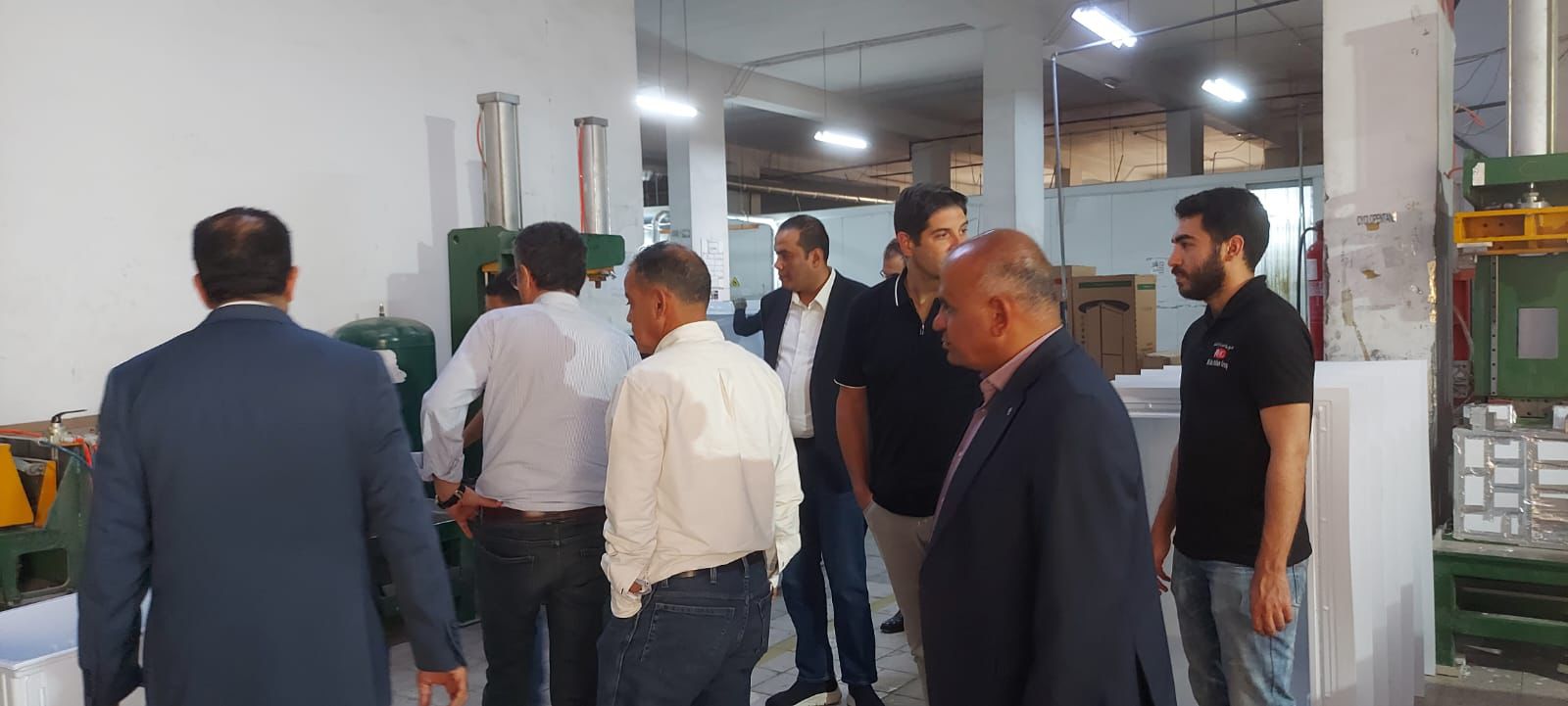 المدني الديمقراطي يزور عمال مصانع شرق عمان ويهنئهم بعيدهم