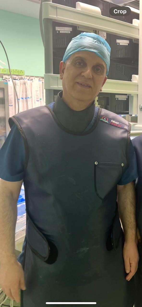 د. عميش يجري عملية قسطرة تداخلية هي الاولى من نوعها في الأردن - صور