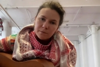 فنانة أيرلندية تغني كل العيون على رفح من أجل فلسطين