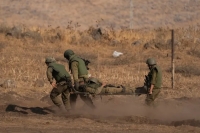 إعلام إسرائيلي: إصابة ضابط بجروح خطيرة وجنديين بغزة