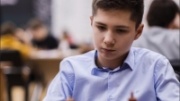 فتى عمره 13 عاما يصبح أصغر غراند ماستر بالشطرنج في روسيا
