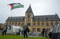 الشرطة تشتبك وتعتقل متظاهرين باعتصام مؤيد للفلسطينيين بجامعة أكسفورد