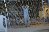 هآرتس: معتقلان فلسطينيان توفيا إثر تعرضهما للضرب