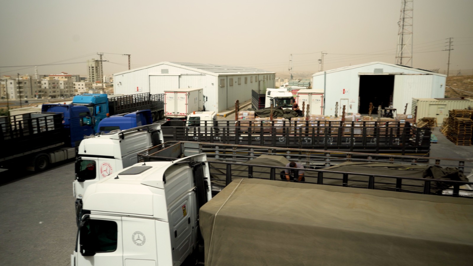 40 شاحنة مساعدات جديدة تدخل غزة