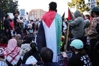 أكاديميون بجامعة كاليفورنيا يضربون دعما للاحتجاجات المؤيدة للفلسطينيين