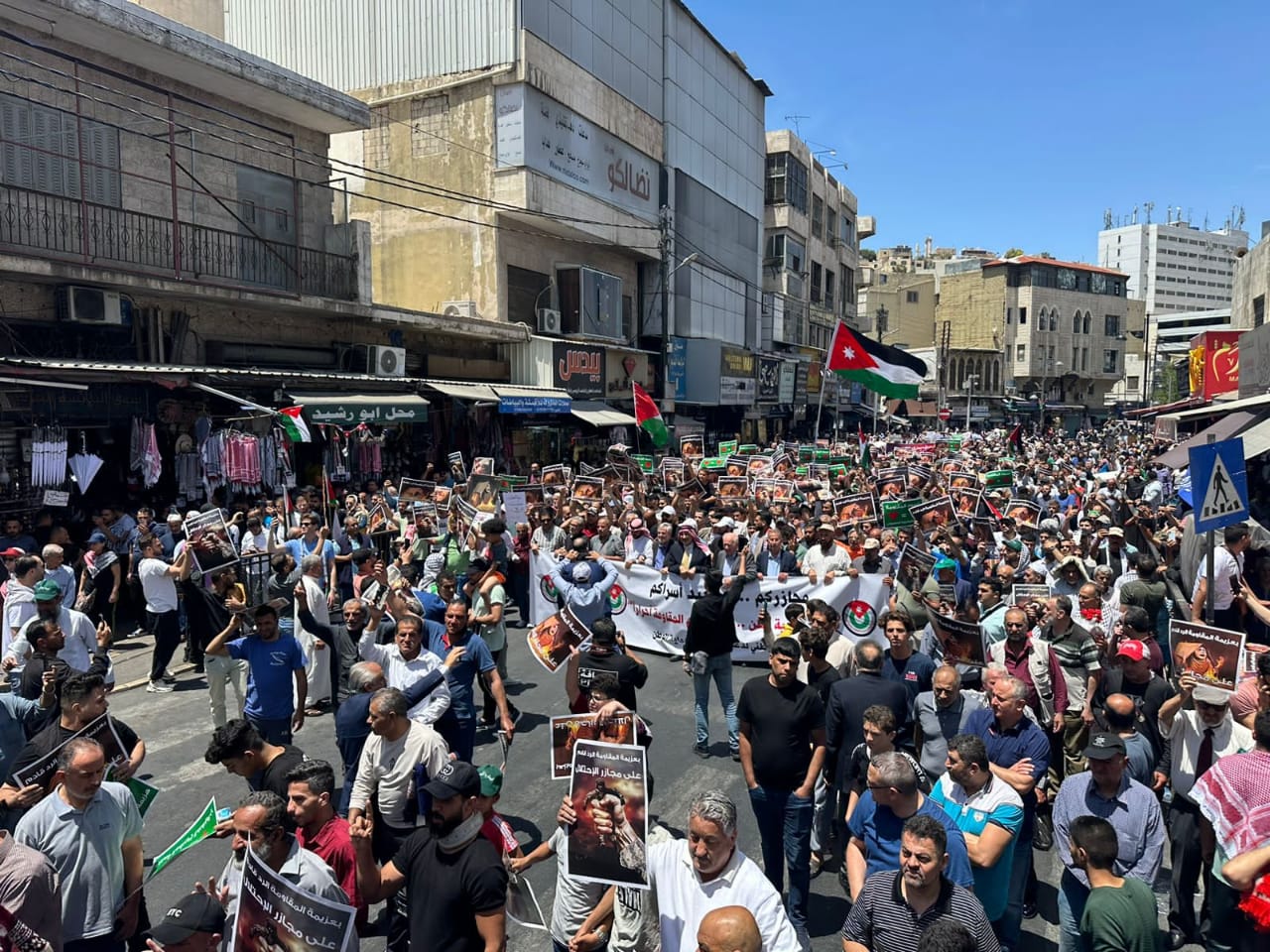 الآلاف في وسط البلد دعما للمقاومة.. وتنديد بالموقف العربي الرسمي - فيديو