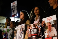 عائلات الأسرى الإسرائيليين تطالب الكنيست بدعم صفقة بايدن