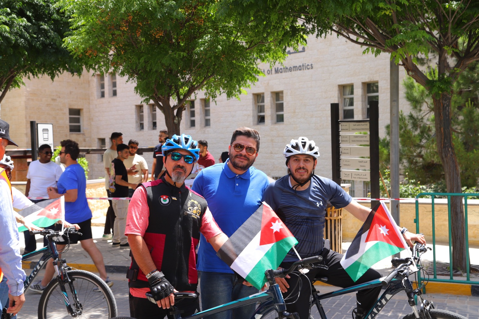 جامعة البترا تطلق مسيرة الدراجات الهوائية احتفالاً بعيد الاستقلال