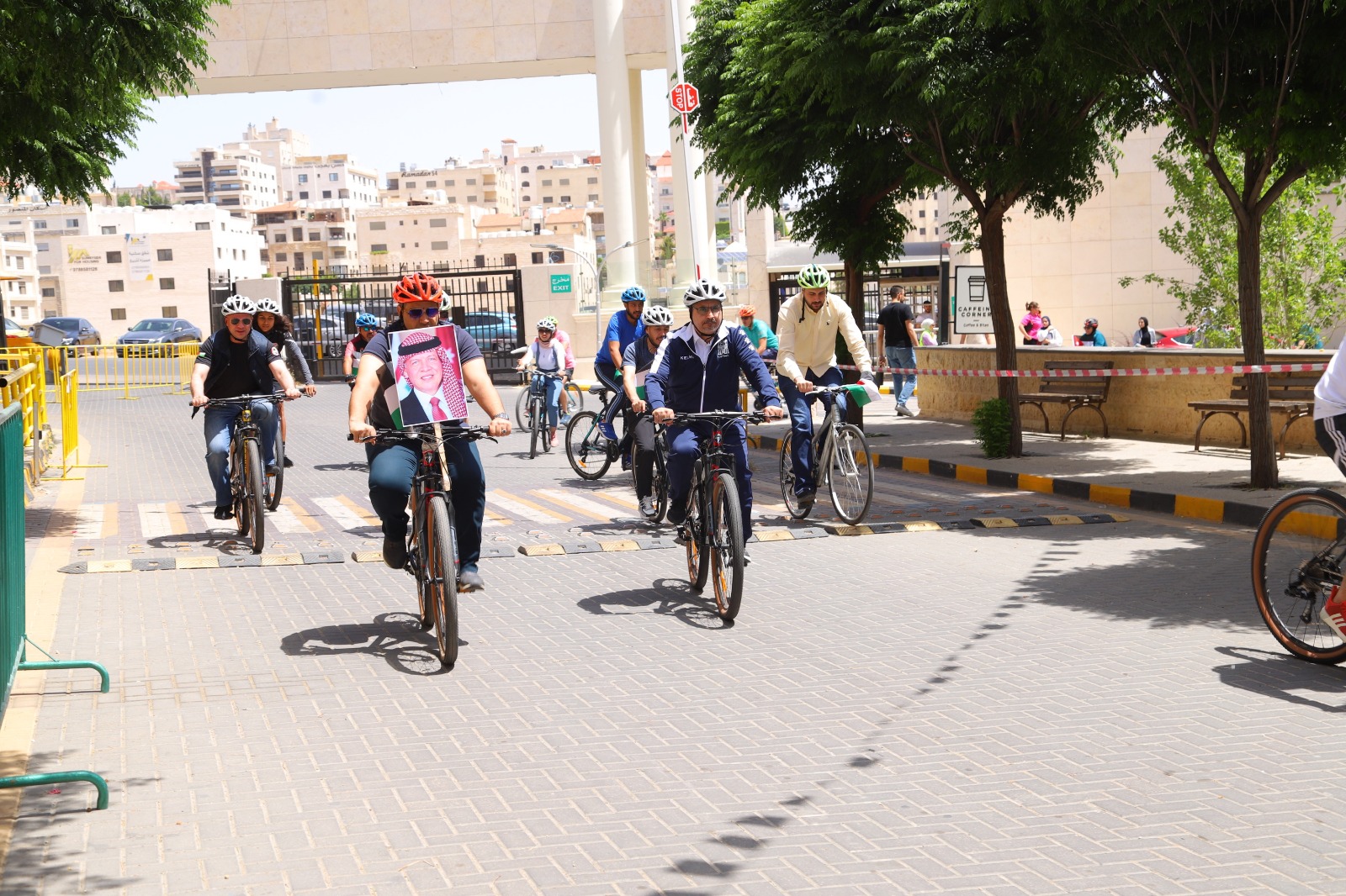 جامعة البترا تطلق مسيرة الدراجات الهوائية احتفالاً بعيد الاستقلال