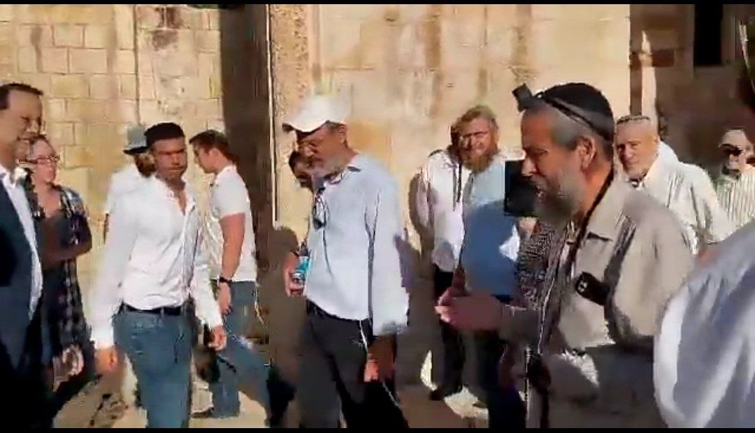 اقتحامات واسعة للمسجد الأقصى قبيل مسيرة الأعلام.. وحماس تدعو الفلسطينيين للنفير العام  فيديو